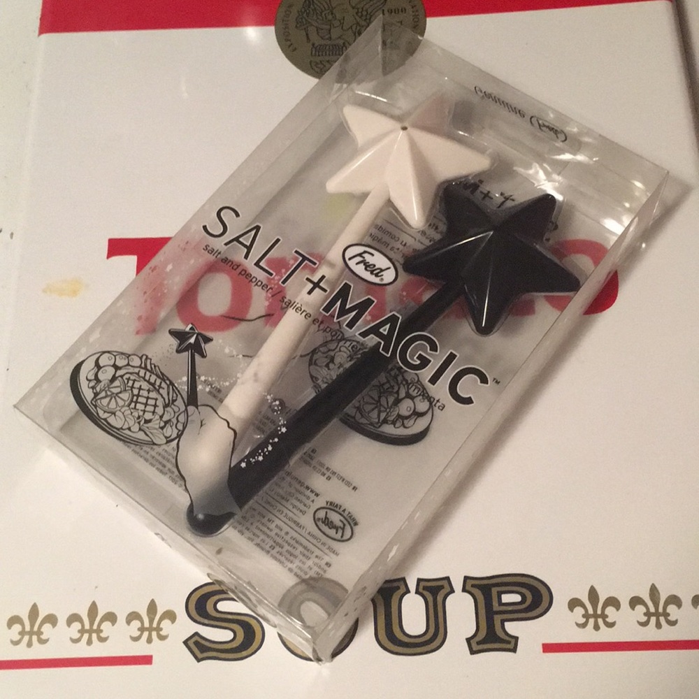 Salt and pepper shakers Fred star fairy wand!🌟🌟